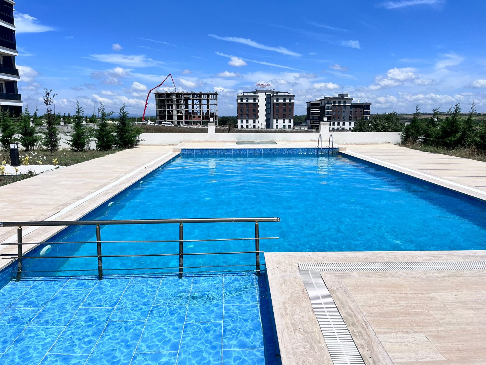 ÇERKEZKÖY TEPE SİTE İÇİ 2+1 & 3+1 DAİRELER - VAR Gayrimenkul