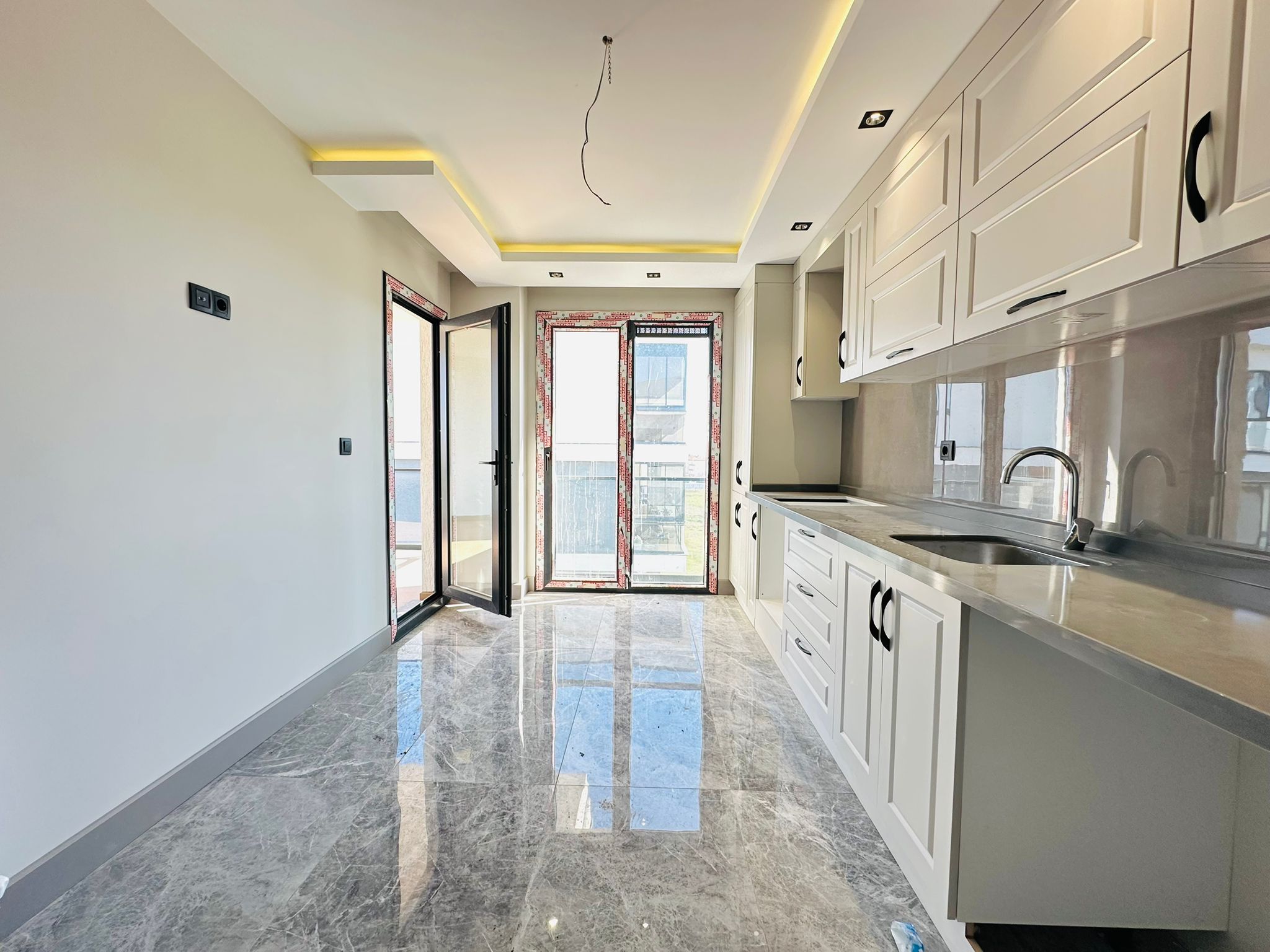 ÇERKEZKÖY SİTE İÇERİSİNDE 3+1 DAİRE SEÇENEKLERİ - VAR Gayrimenkul